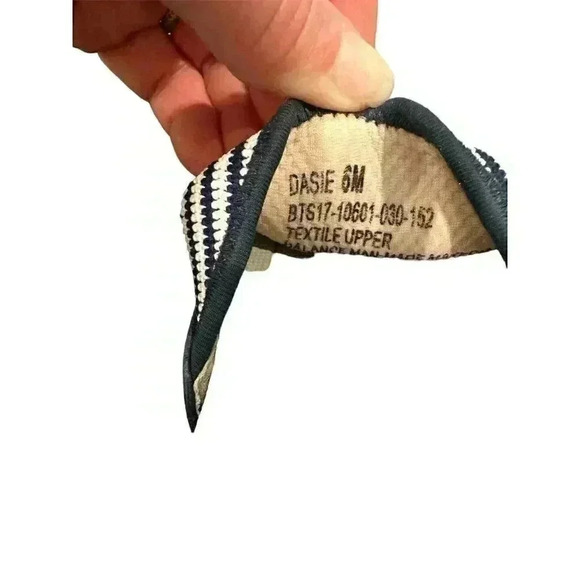 Bear Traps daisy sandals.  Size 6 M.  Used in good condition - Picture 4 of 4